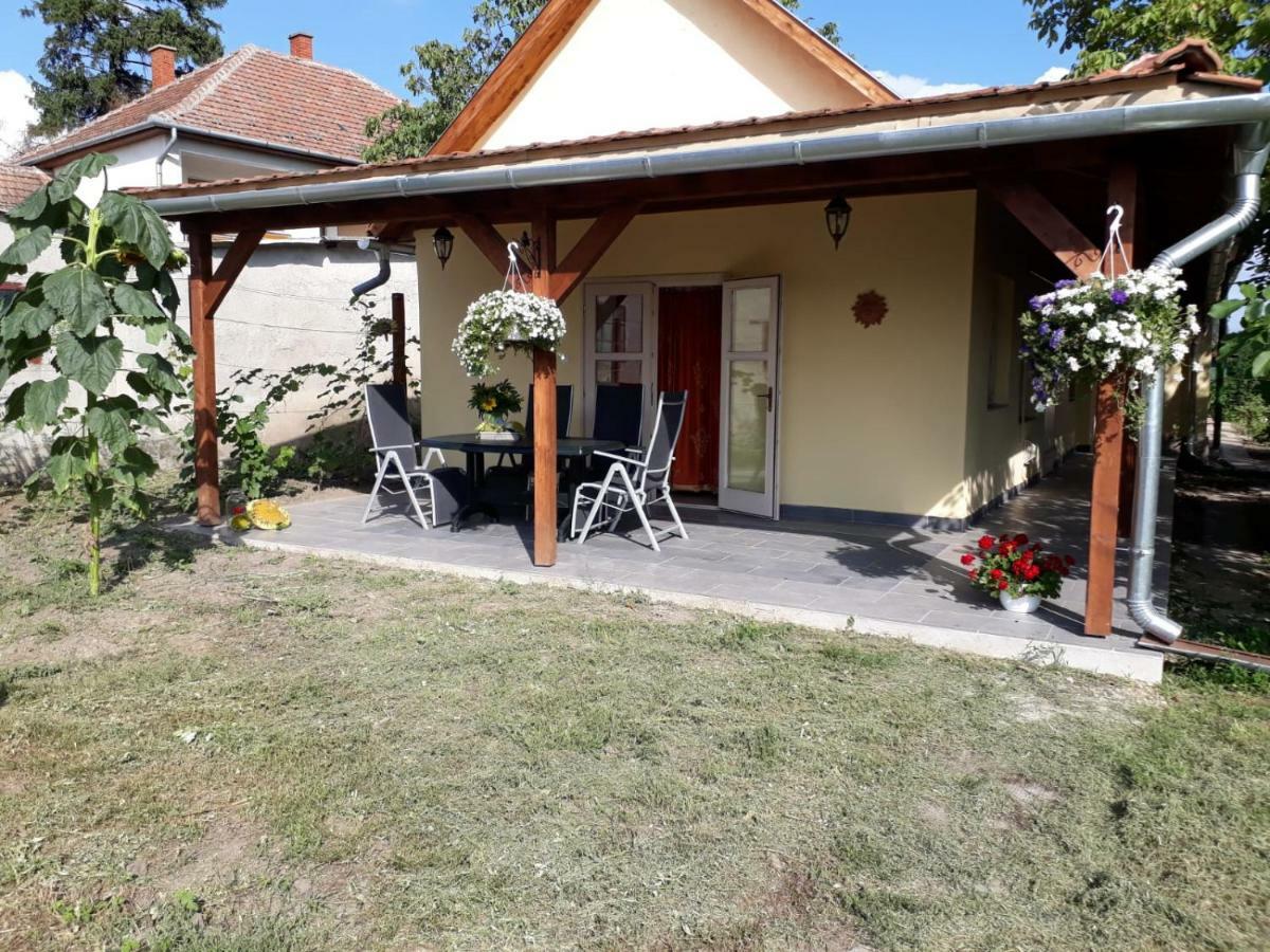 Favorite Vendégház Poroszló Exterior foto
